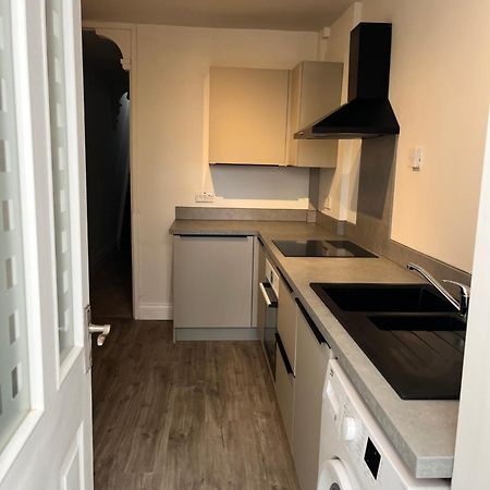 Southsea Homestays - Three Bedroom Home, Sleeps 8 - With Garden & Hot Tub Portsmouth Zewnętrze zdjęcie