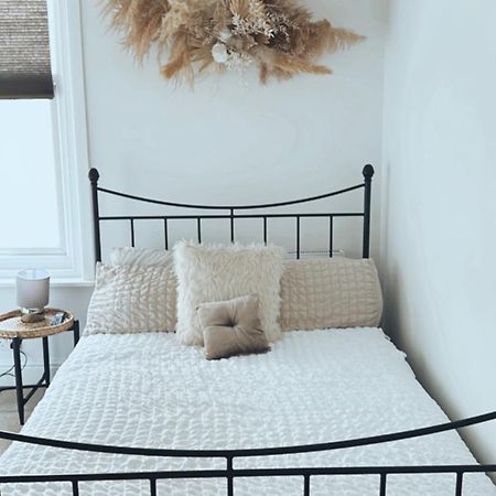 Southsea Homestays - Three Bedroom Home, Sleeps 8 - With Garden & Hot Tub Portsmouth Zewnętrze zdjęcie